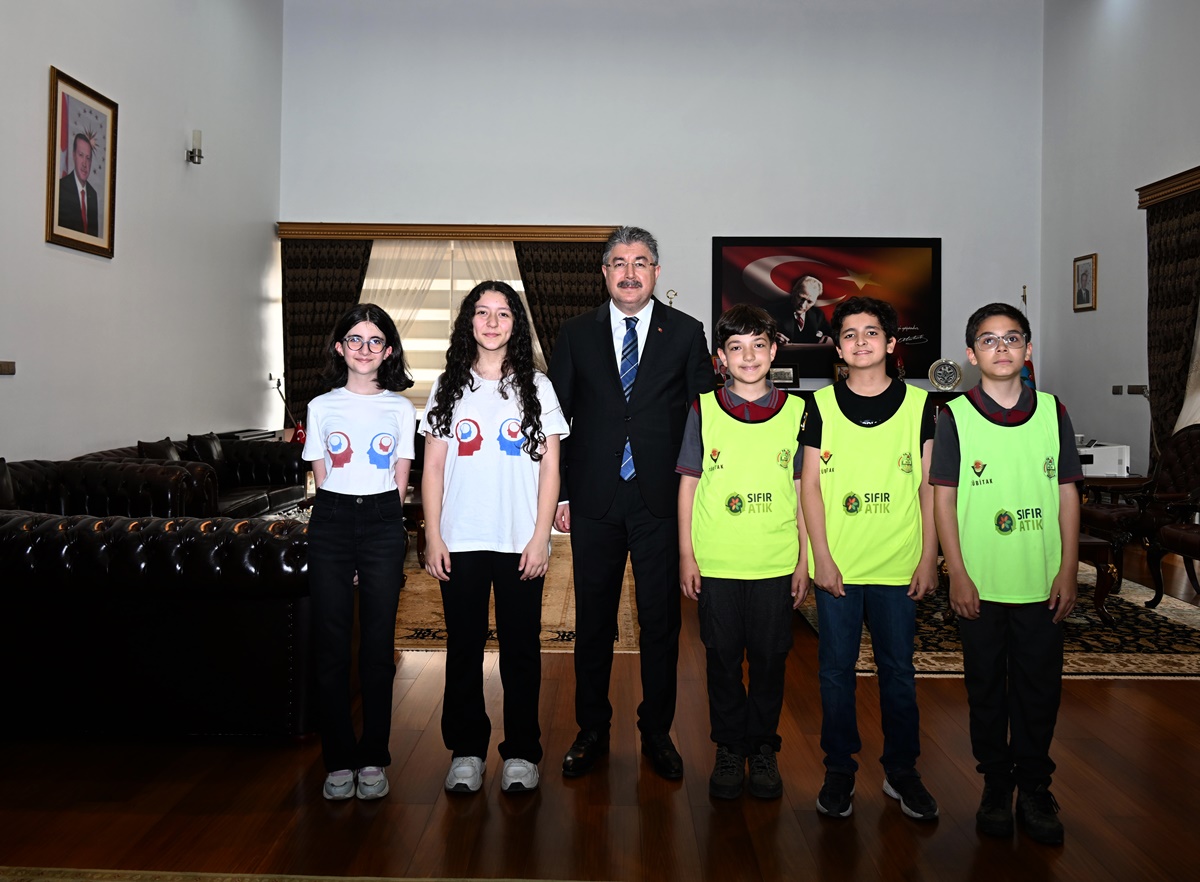 VALİ YILMAZ TÜBİTAK ORTAOKUL ÖĞRENCİLERİ’Nİ AĞIRLADI