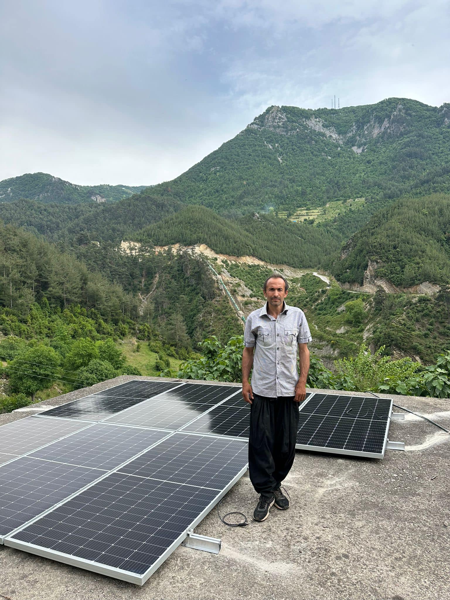 ORMAN KÖYLERİNE ENERJİSİNİ GÜNEŞTEN GÜCÜNÜ ORMANDAN ALIYOR ORMAN KÖYLERİNE ENERJİSİNİ GÜNEŞTEN GÜCÜNÜ ORMANDAN ALIYOR