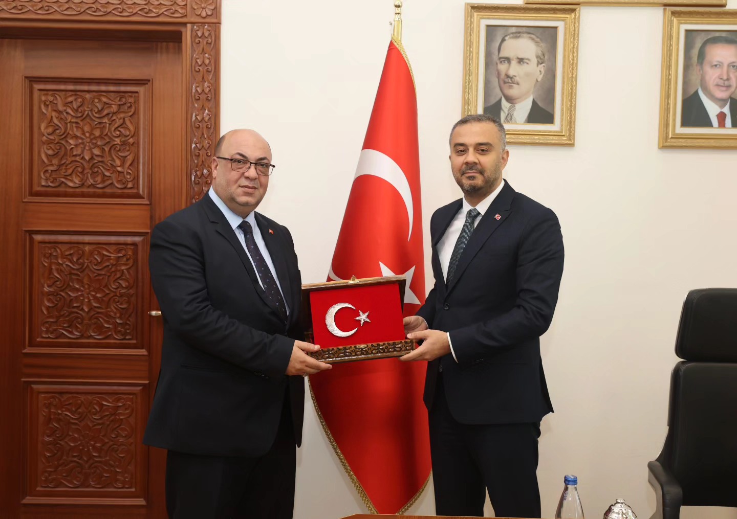 Dulkadiroğlu Belediye Başkanı Mehmet Akpınar, Onikişubat Belediye Başkanı Hanefi Toptaş'ı Ziyaret Etti