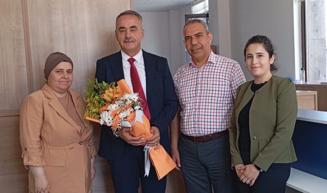 Sumbas Tapu Müdürü Süleyman Gürlek ve Tapu personelleri Tapu ve