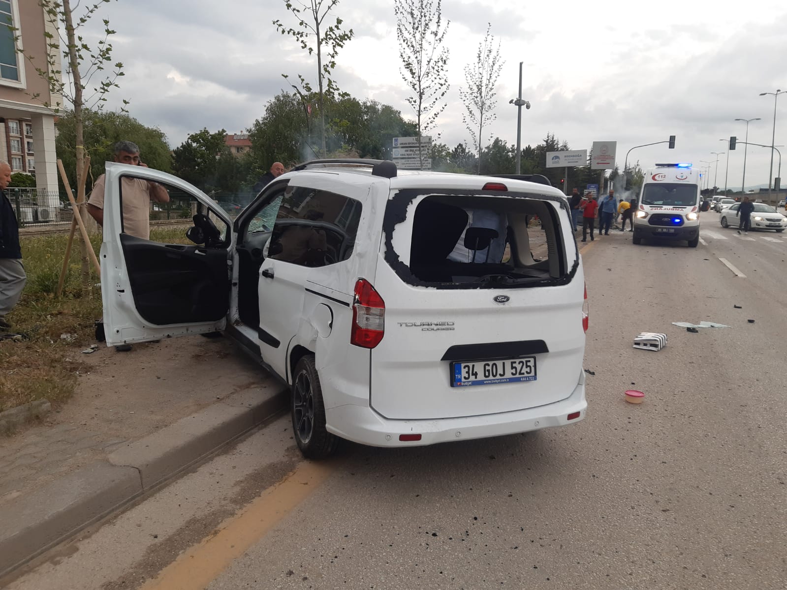 ankarada kaza yapan araclardan biri alev aldi 2 yarali 663fc79b81963