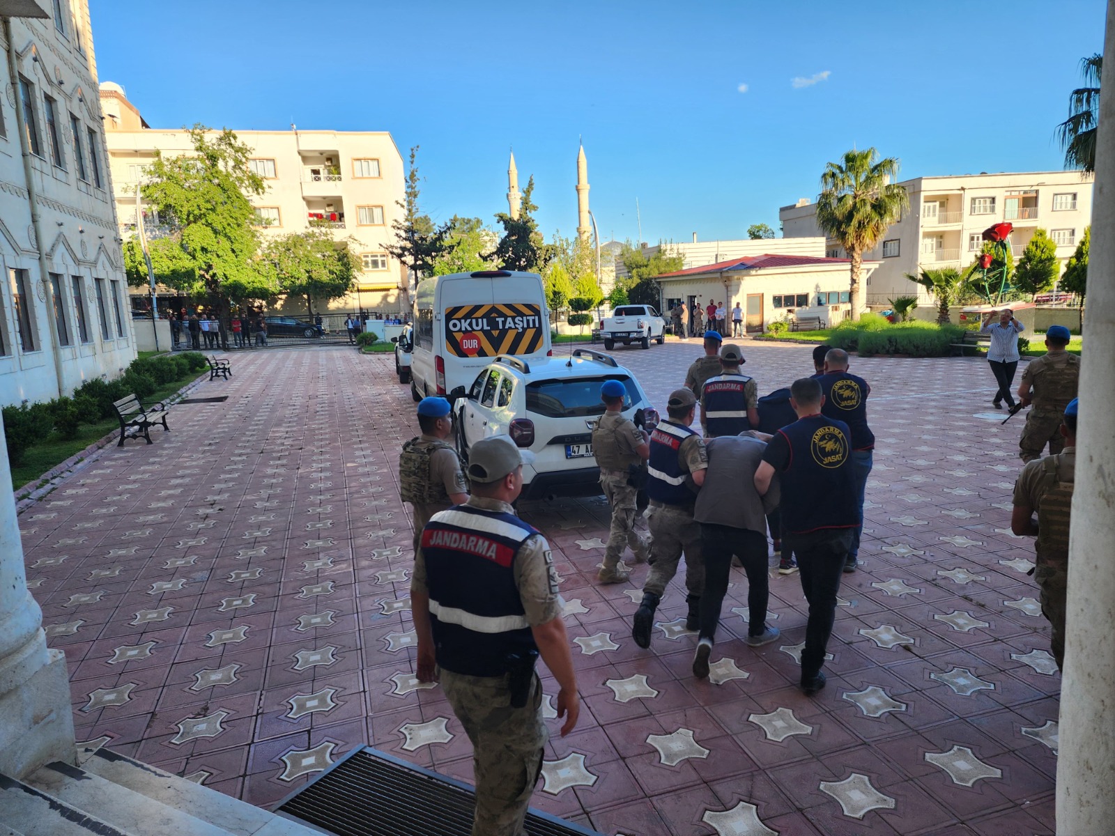 araclarini durdurduklari iraklilarin paralarini gasbeden ceteye operasyon 2 tutuklama 663ce69e920ee