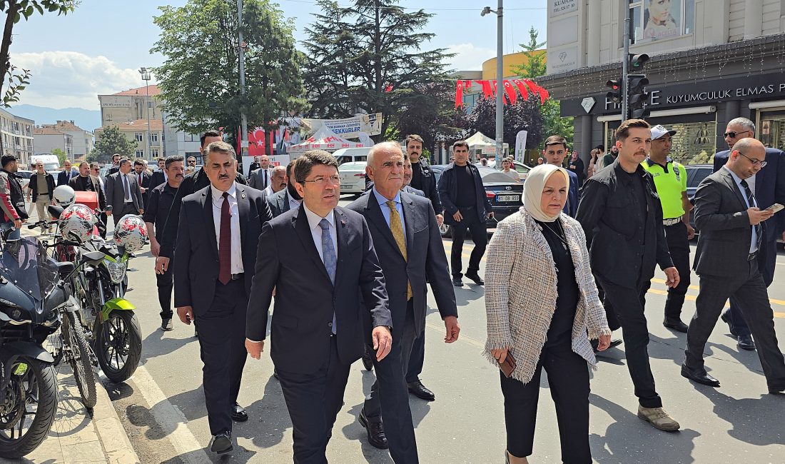 Adalet Bakanı Yılmaz Tunç, Düzce Valiliği’ni ziyaret ettikten sonra Düzce