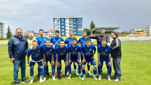 Osmaniye’de düzenlenen U-17 Futbol Ligi yarı final karşılaşmaları büyük bir