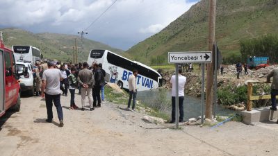 Tatvan ilçesinde otobüsün dereye uçması sonucu 7 kişi yaralandı