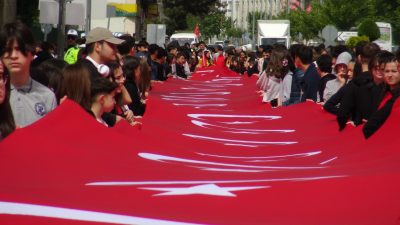 Bolu’da 19 Mayıs Kutlamalarında 105 Metrelik Türk Bayrağı Taşındı