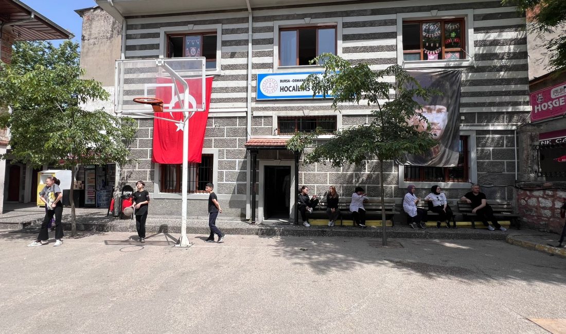 Bursa’da eğitim-öğretime kesintisiz devam eden Hocailyas Ortaokulu, Türkiye’nin en eski