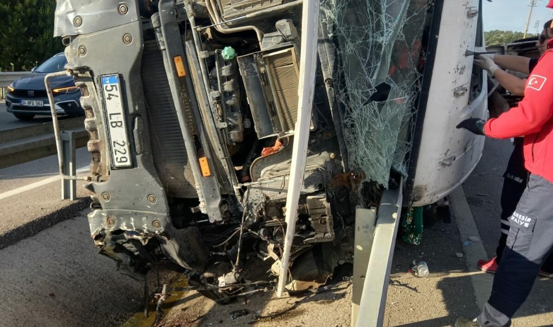 Balıkesir’in Burhaniye ilçesinde meydana gelen trafik kazasında beton pompa aracı