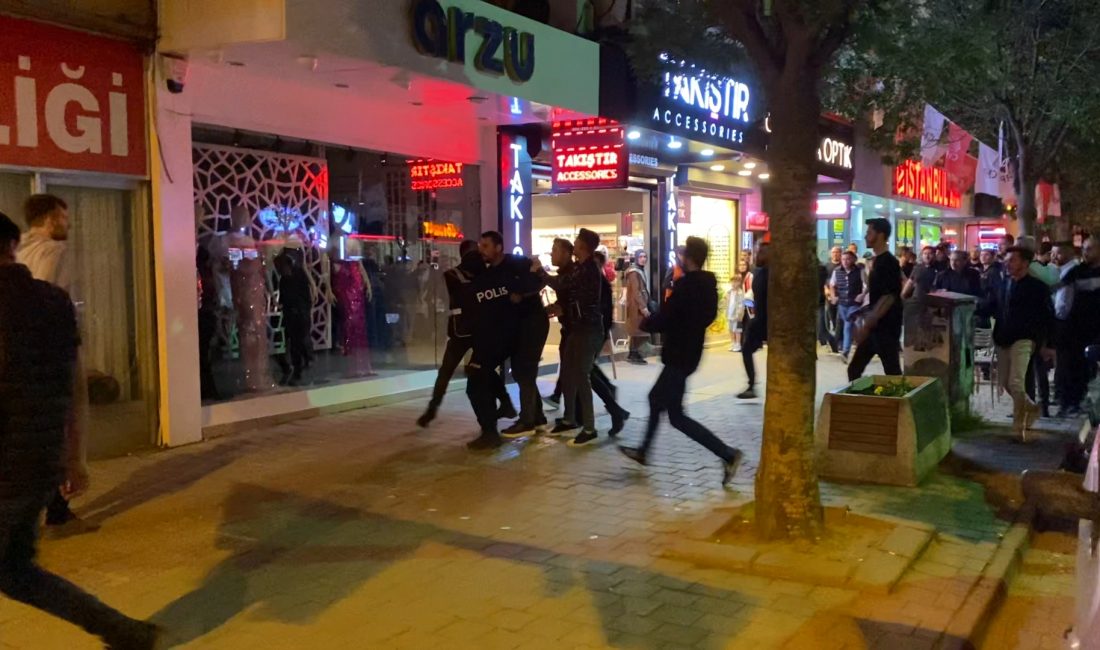 Fenerbahçe-Galatasaray Derbisinin Ardından Taraftarlar Arasında Kavga: 3 Gözaltı