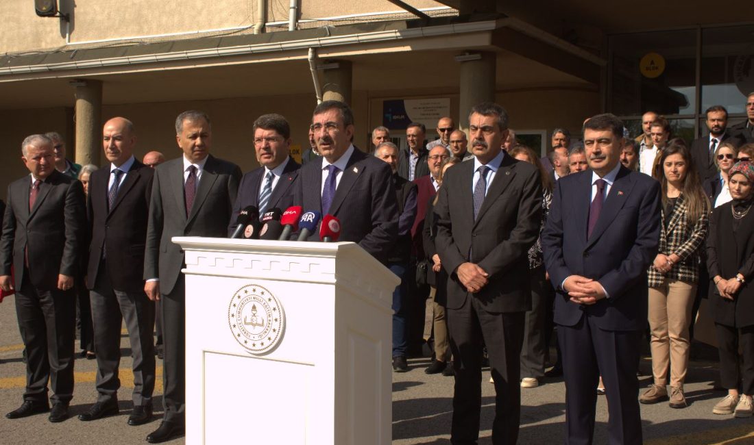 Cumhurbaşkanı Yardımcısı Cevdet Yılmaz, Milli Eğitim Bakanı Yusuf Tekin, İçişleri