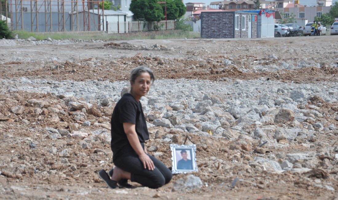 Gaziantep’in İslahiye ilçesinde 6 Şubat 2023 depreminde oğlu Umut Gençoğlu’nu