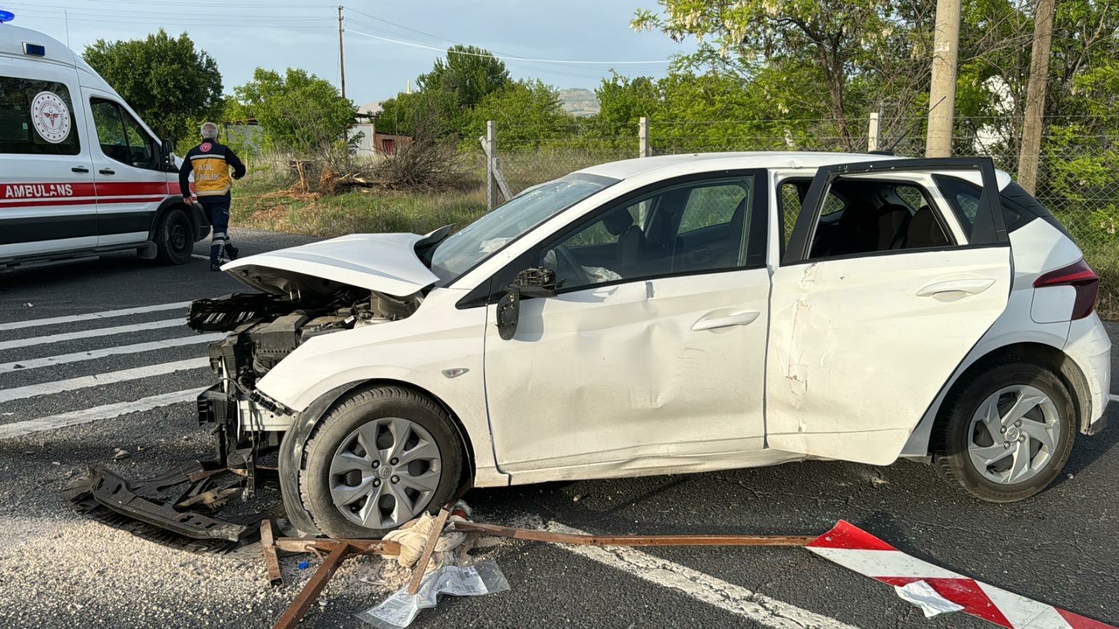 elazigda iki otomobil carpisti 7 yarali 663e8684aa4f2