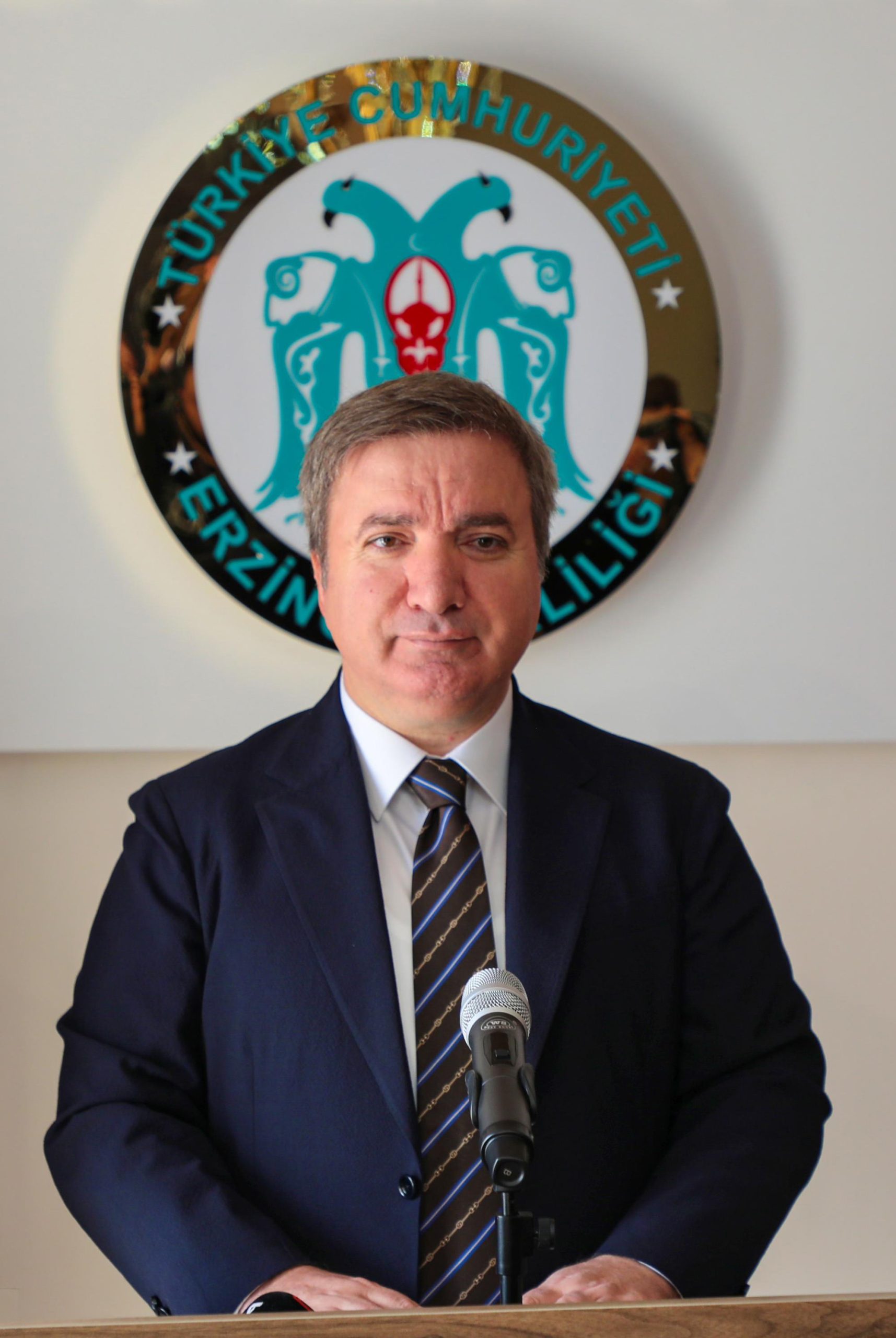 İliç ilçesindeki altın madeninde devam eden çalışmalarda 5 işçiyi arama çalışmaları sürüyor.