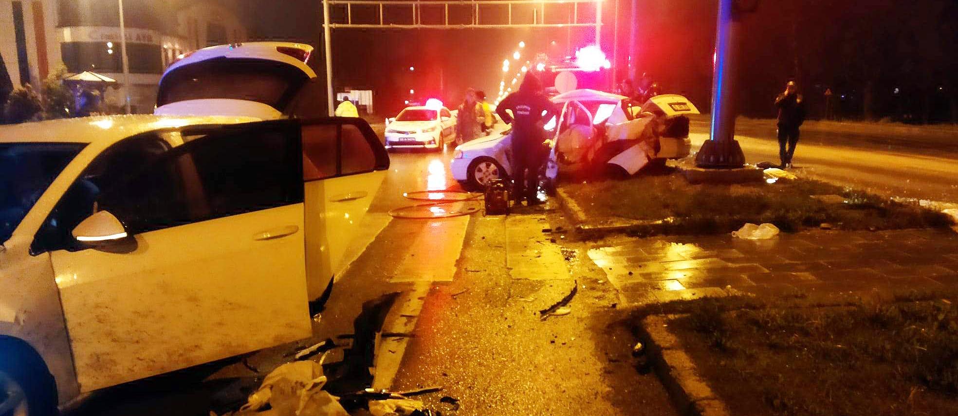 ERZURUM'DA MEYDANA GELEN OTOMOBİL KAZASINDA 3 KİŞİ HAYATINI KAYBETTİ, 5 KİŞİ YARALANDI