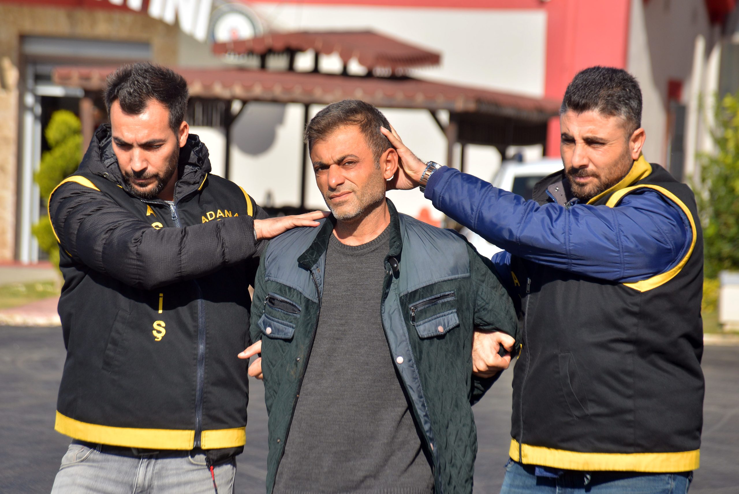 Adanalı adam, eşini ve kayınvalidesini öldürdüğü için ağırlaştırılmış müebbet istemiyle yargılanacak.