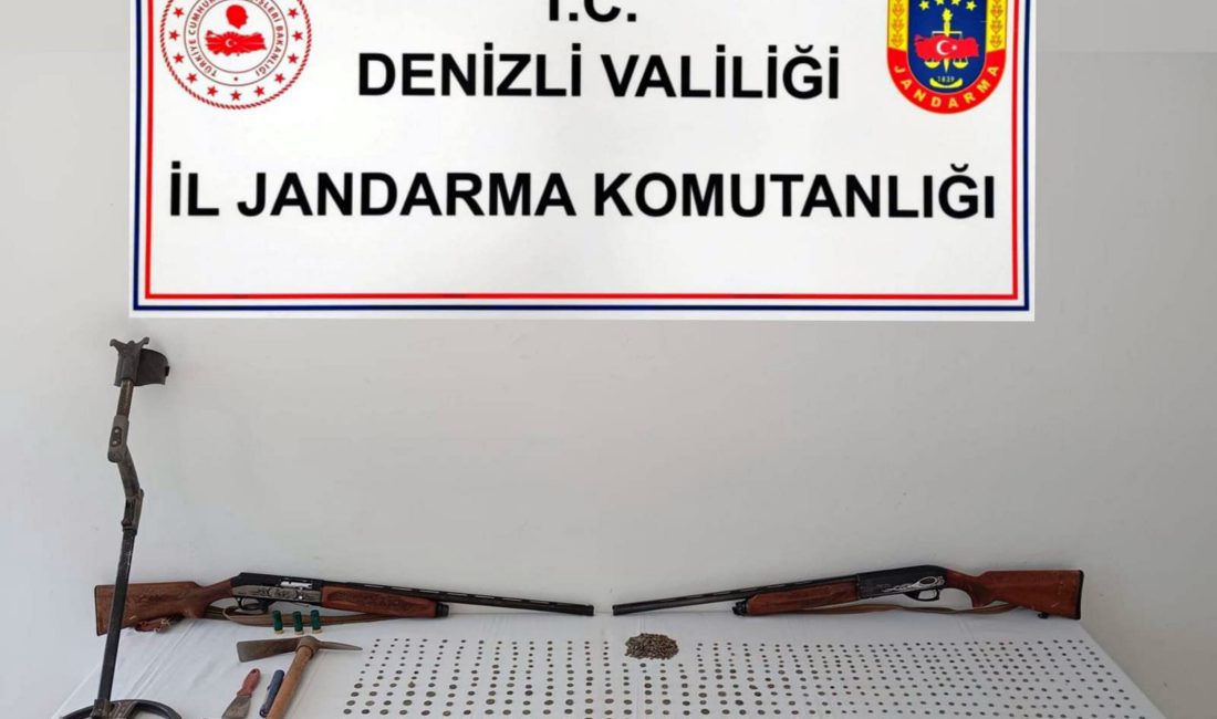 Denizli’nin Beyağaç ilçesinde gerçekleşen jandarma operasyonunda, çeşitli tarihi eserlerin bulunduğu