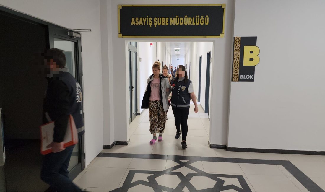 Kocaeli’nin Gebze ilçesinde, evlere girerek 930 bin TL değerinde ziynet
