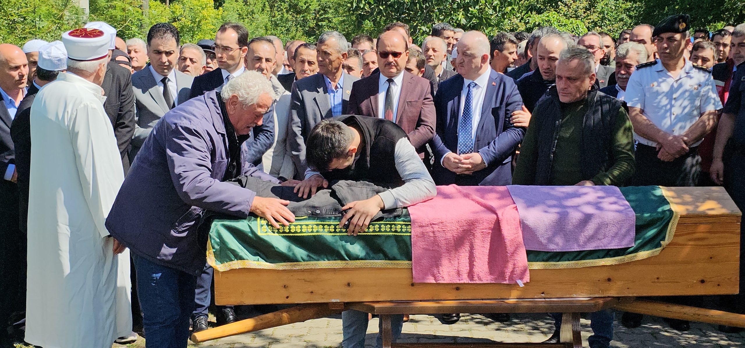 gocukte olen madenci emekli olmasina ragmen oglunu evlendirmek icin calisiyormus 664482582c2f7 scaled