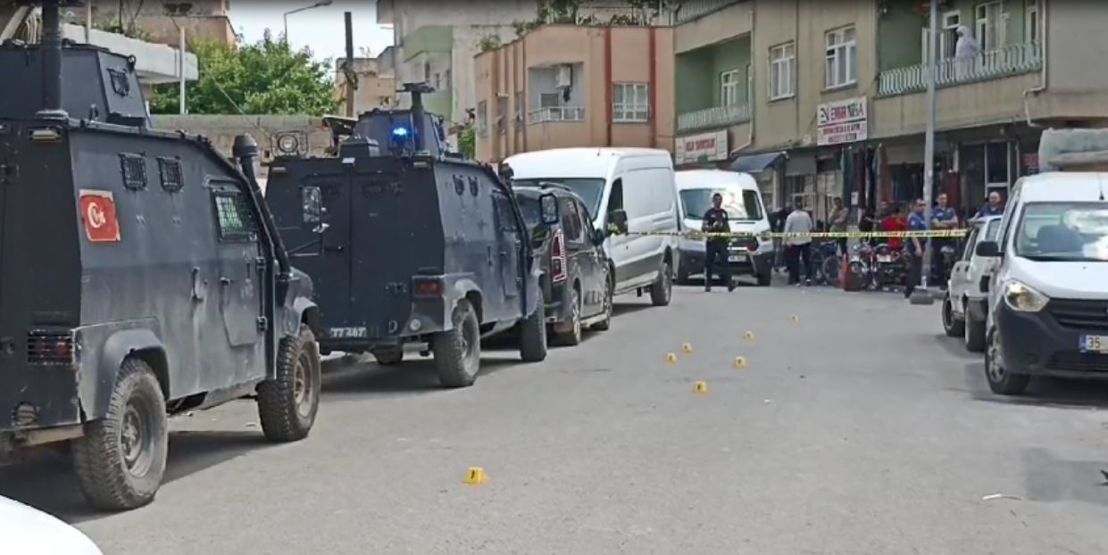 husumetli ailelerin silahli kavgasi 1i yoldan gecen 3 yarali 663615942745e