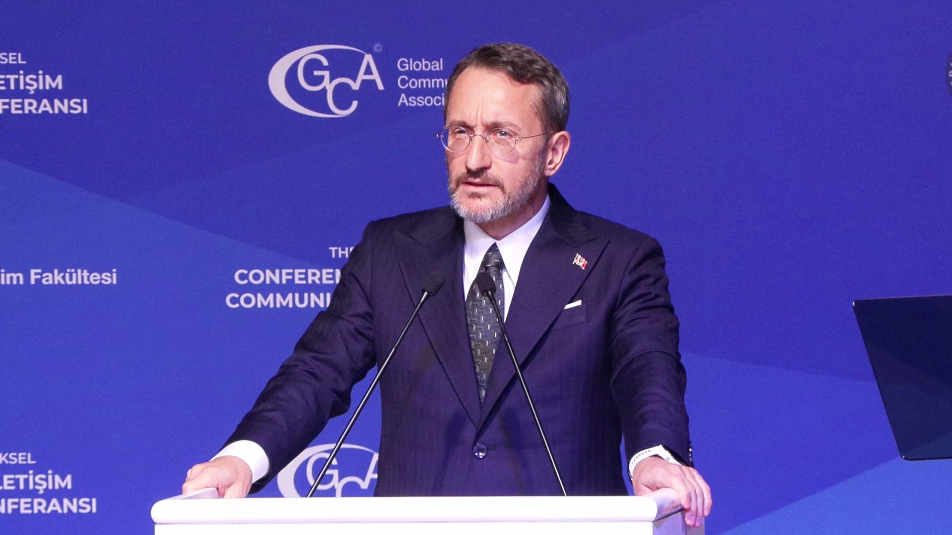 "Fahrettin Altun: İnsanlık Teknolojilerin Vesayeti Altında" "Fahrettin Altun: İnsanlık Teknolojilerin Vesayeti Altında"