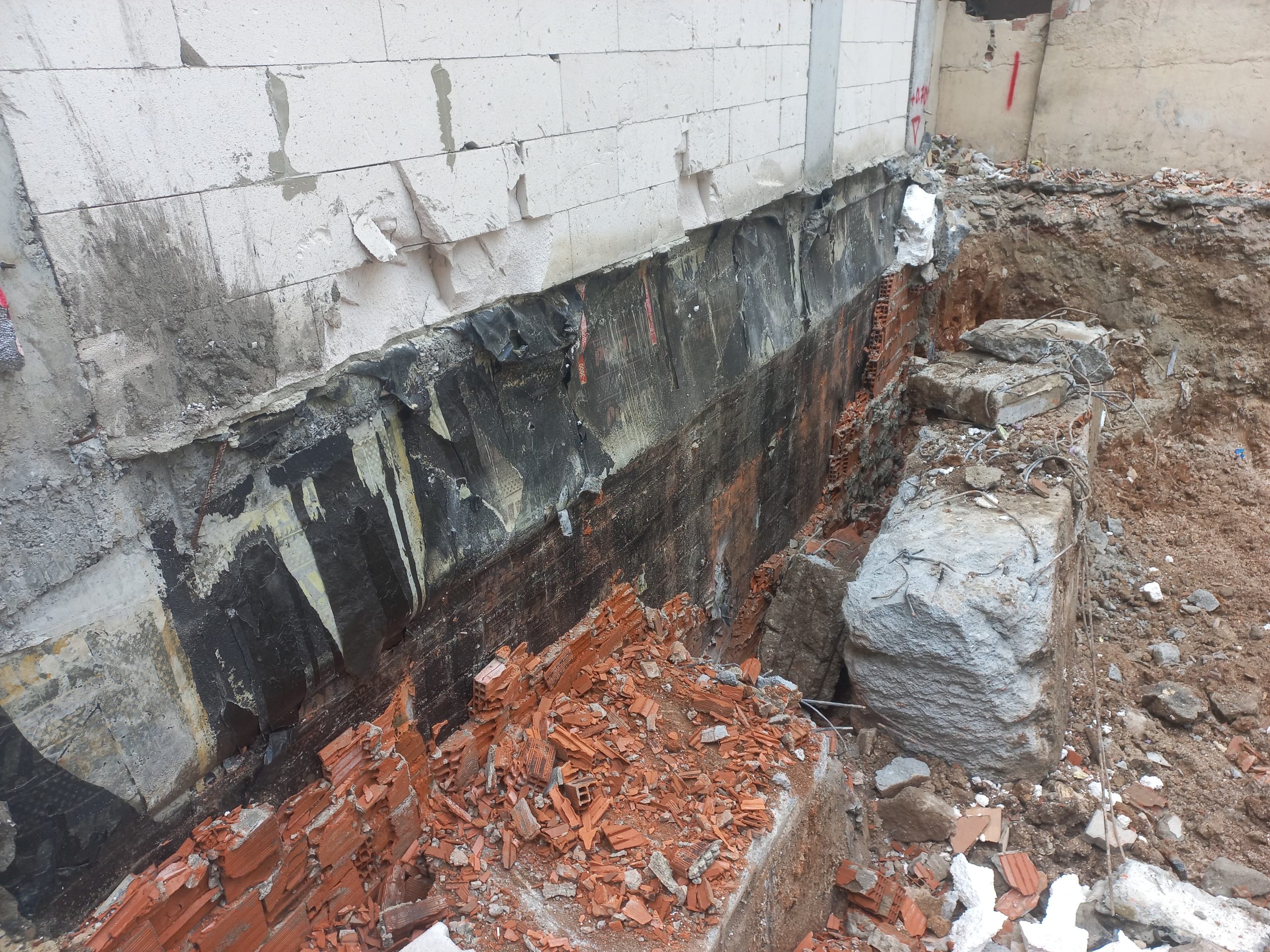 istanbul apartmandaki insaat hatasi bitisikteki hafriyat calismasi sirasinda ortaya cikti 66582e15aae45 scaled