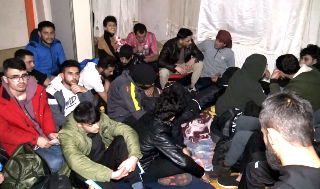 İstanbul’un Avcılar ilçesinde, kaçak olarak yurda giren 24 göçmen polis