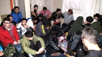 Kaçak Göçmenler Polis Baskınında Yakalandı