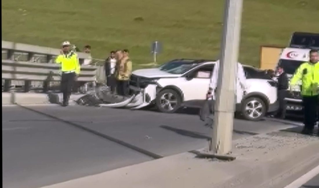 Avcılar’da Bir Otomobilin Bariyerlere Çarpması Sonucu 4 Kişi Yaralandı İstanbul’un