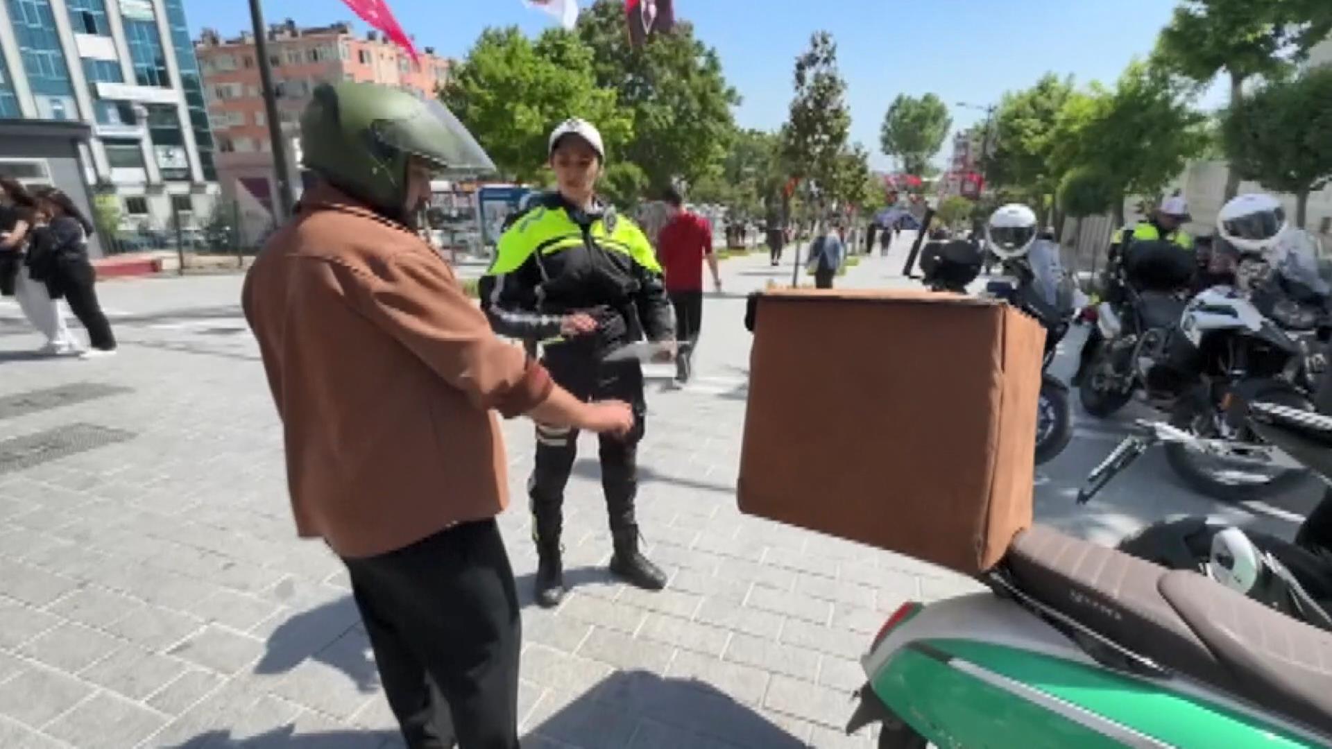 istanbul avcilarda motosiklet suruculerine denetim 218 surucuye 1 milyon 138 bin lira ceza 6652d428d3c82