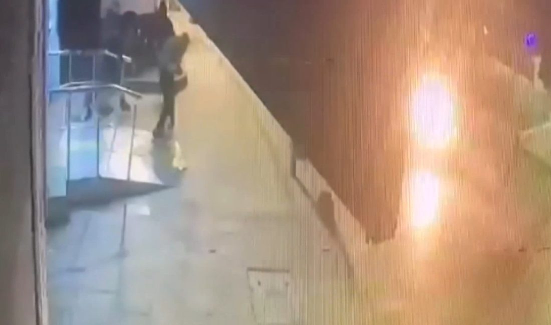 Bağcılar’da bir banka ATM’sine para yatıran E.A., 3 kişinin saldırısına