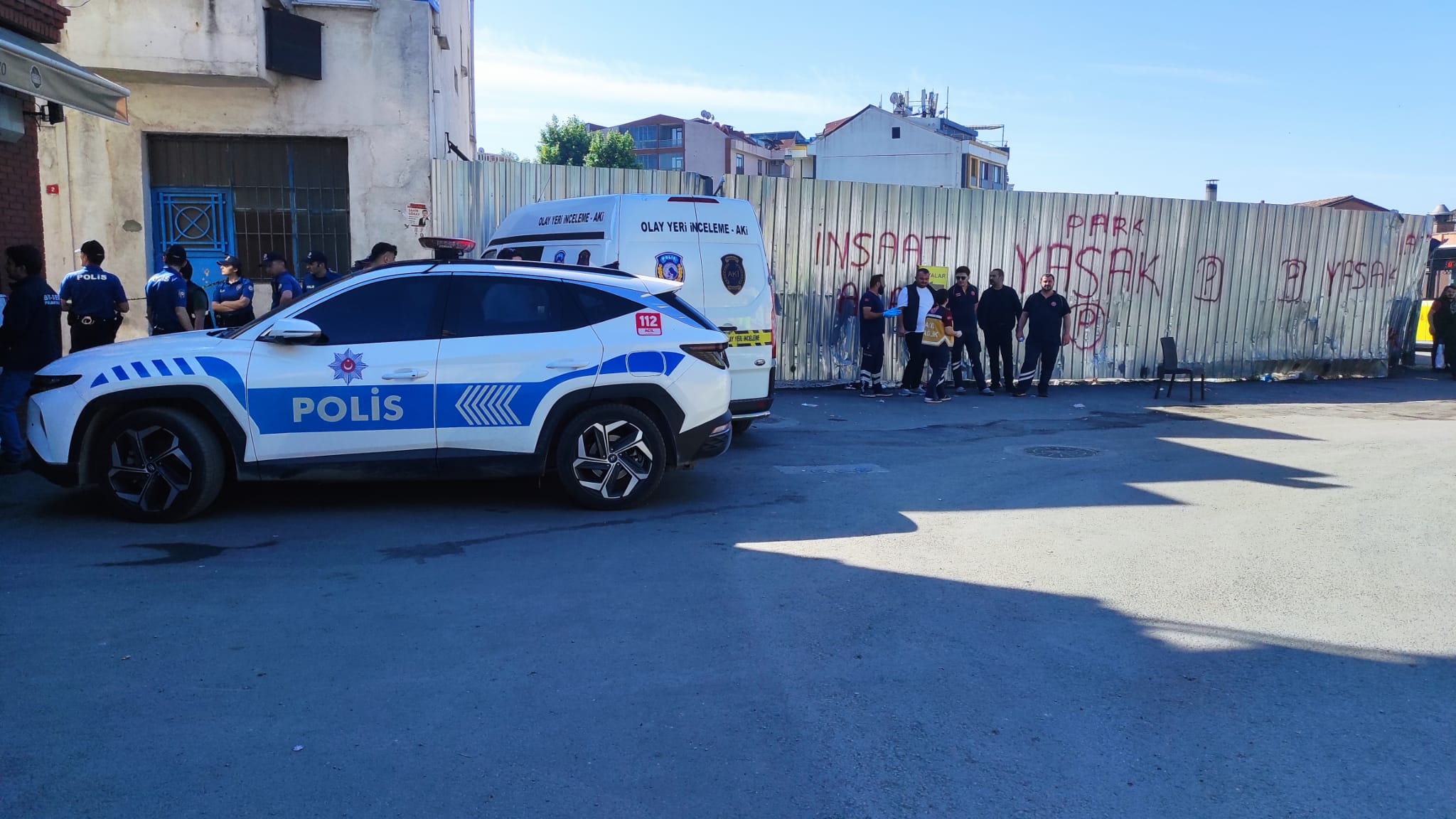 Hasköy'de Kadın Silahla Öldürüldü, Şüpheli İntihar Girişiminde Bulundu Hasköy'de Kadın Silahla Öldürüldü, Şüpheli İntihar Girişiminde Bulundu