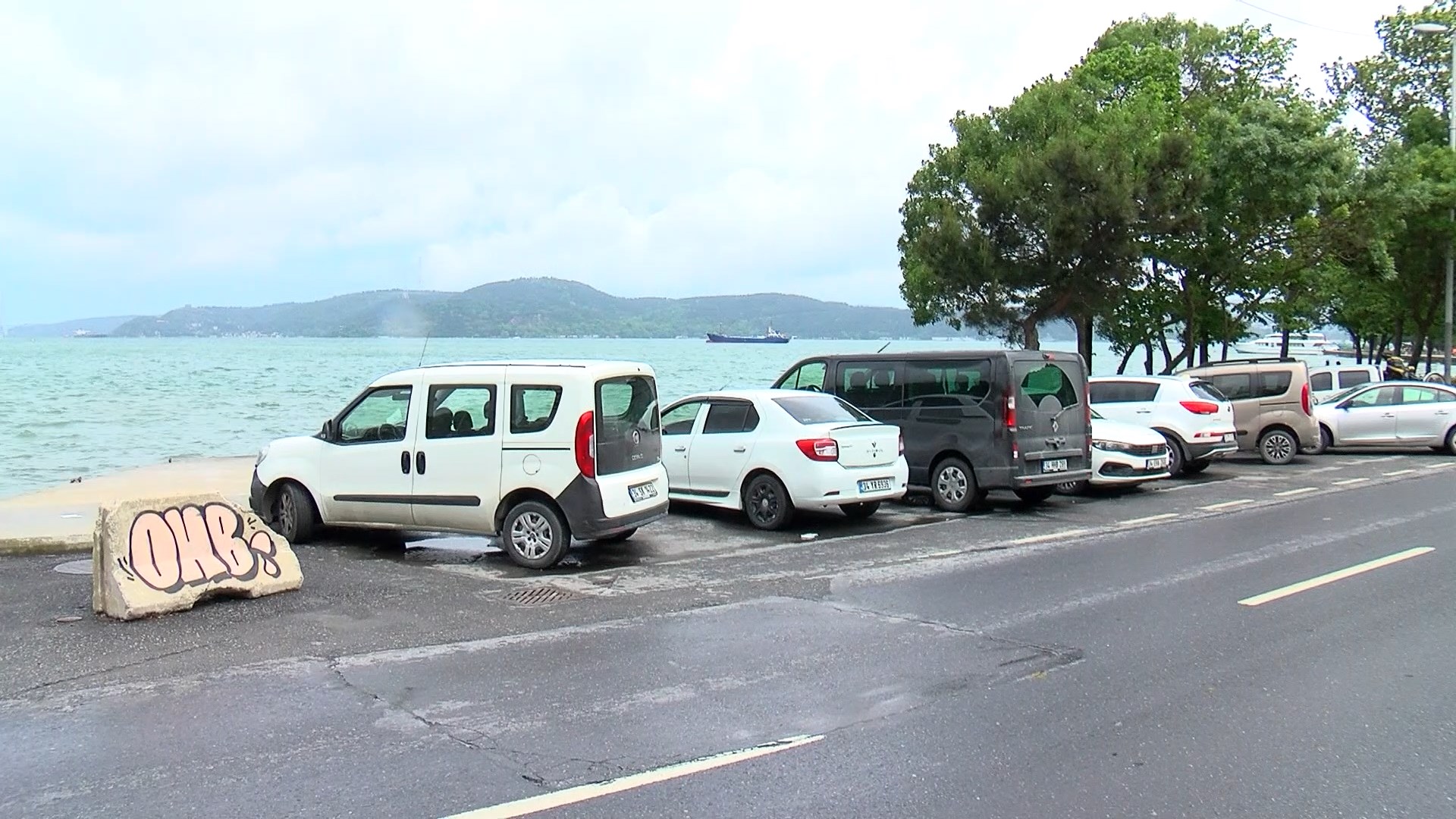 istanbul bogazdaki tekerlekli yalilar tartisma yaratti 664078ae7fcd6