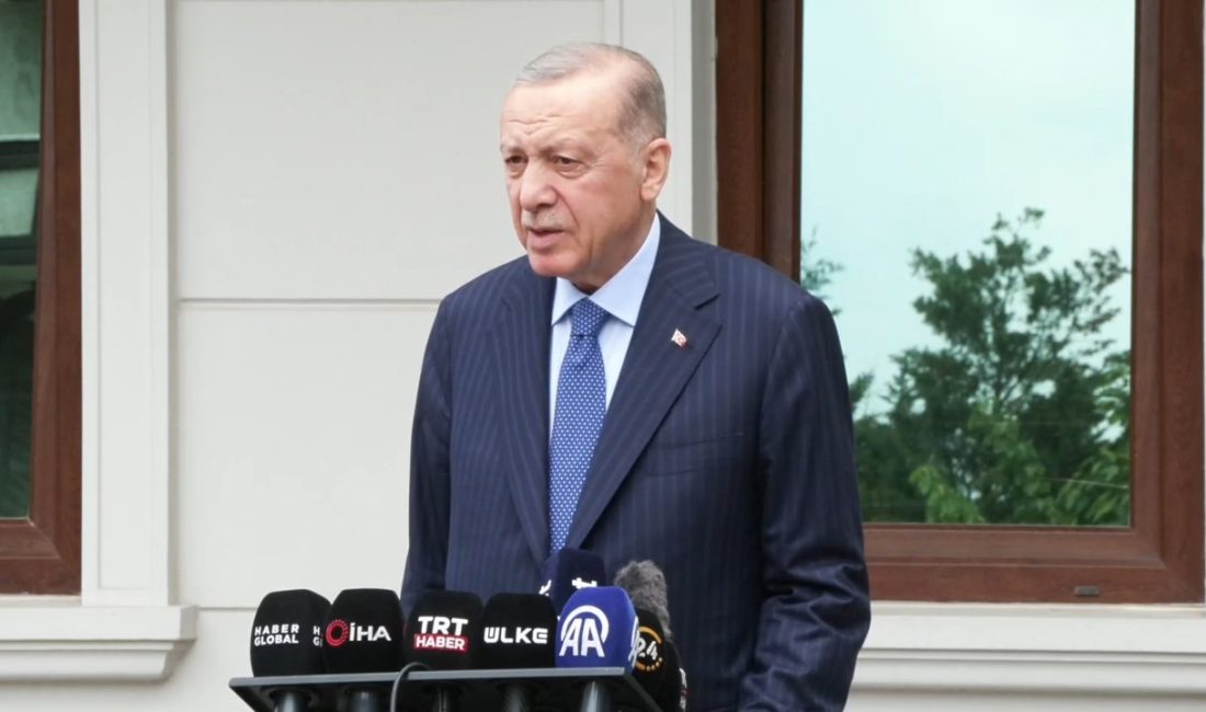 Cumhurbaşkanı Recep Tayyip Erdoğan, Cuma namazı için Çilehane Camii’ne gitti.