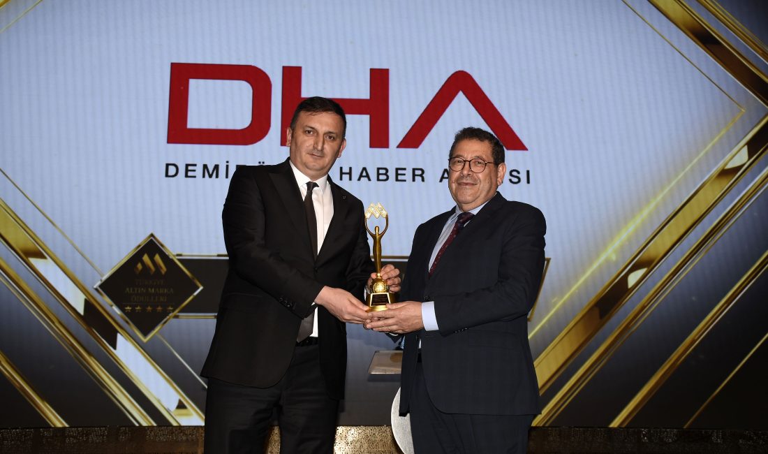 İstanbul İş İnsanları Derneği’nin düzenlediği 8. Türkiye Marka Zirvesi’nde Demirören