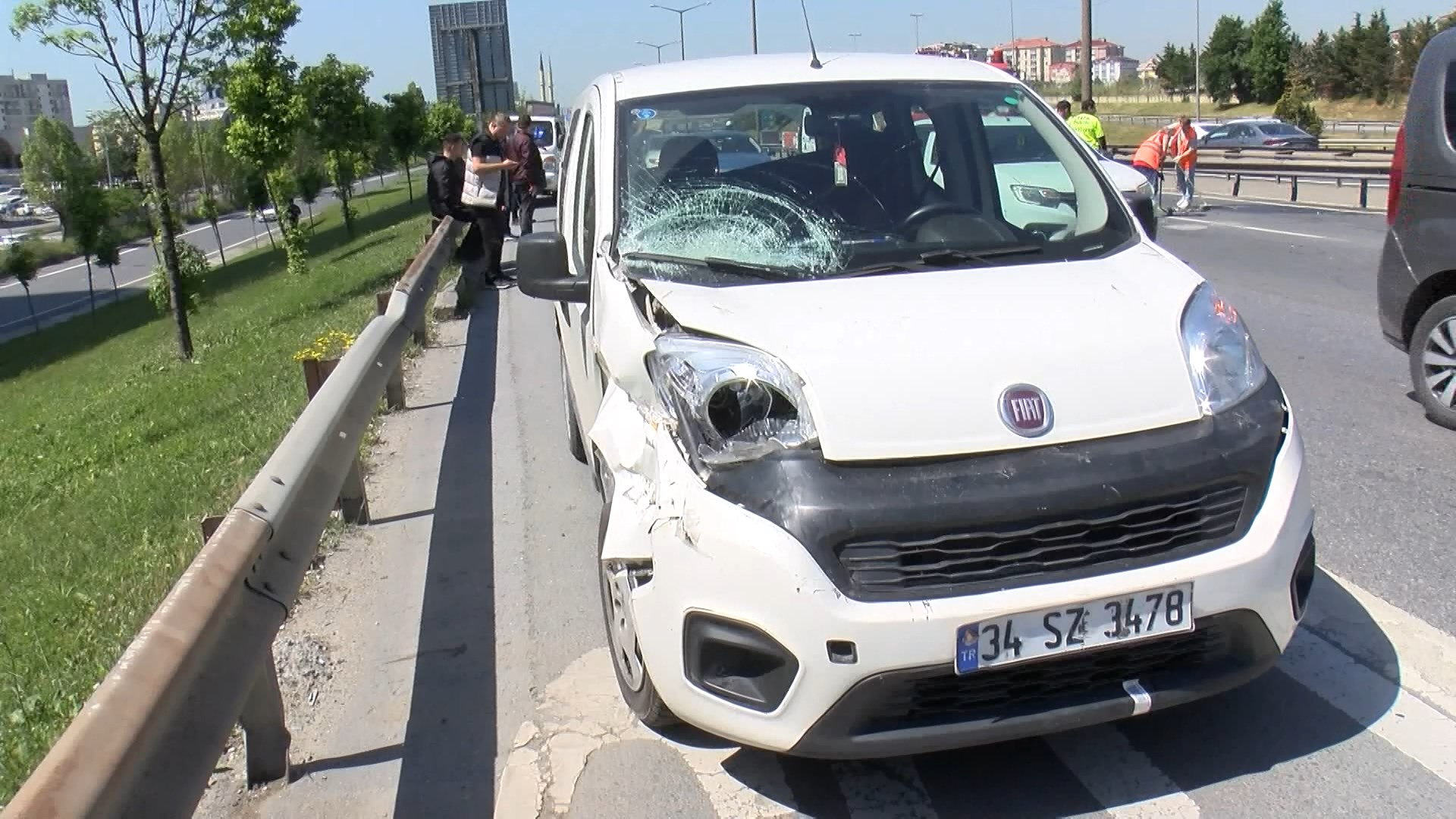 istanbul esenlerde 5 aracin karistigi zincirleme kaza trafik durma noktasina geldi 6638aa86276eb