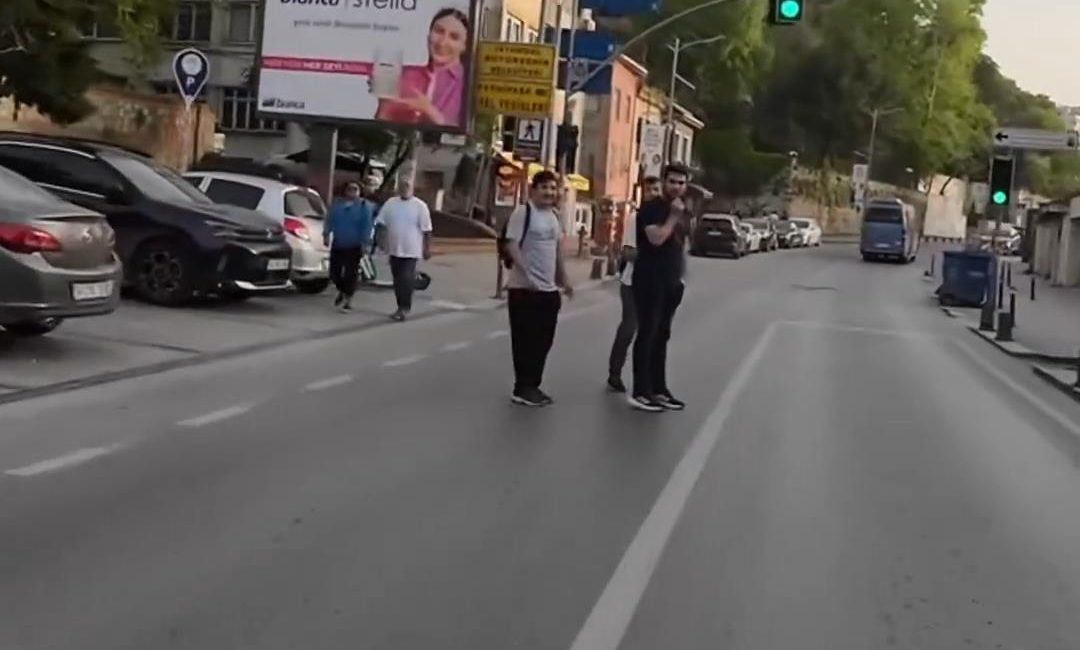 İstanbul’da bir motosiklet sürücüsü, sosyal medya hesabında paylaştığı videoda seyir