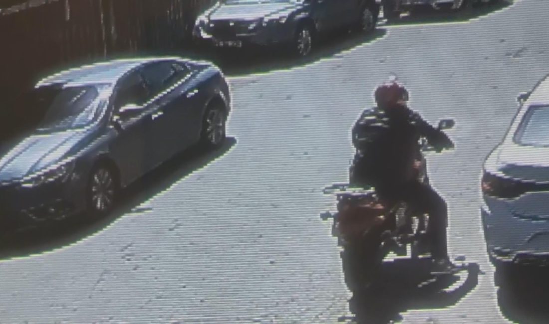 Sultangazi ilçesinde dün öğle saatlerinde meydana gelen olayda, motosikletli bir