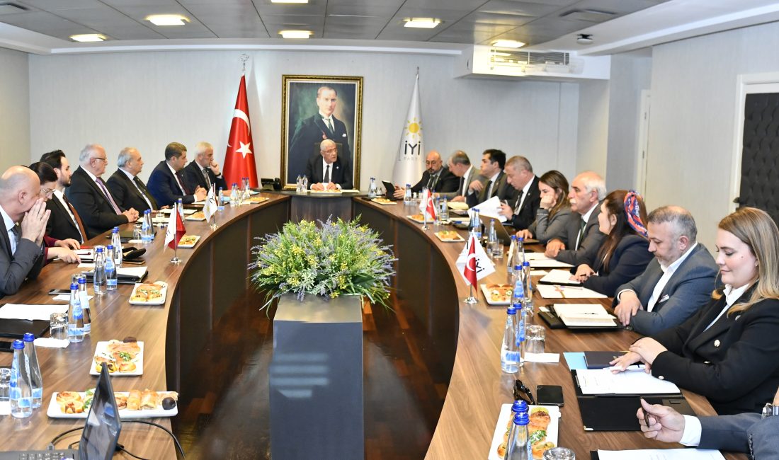 İYİ Parti’nin Başkanlık Divanı üyeleri, Genel Başkan Müsavat Dervişoğlu’nun liderliğinde