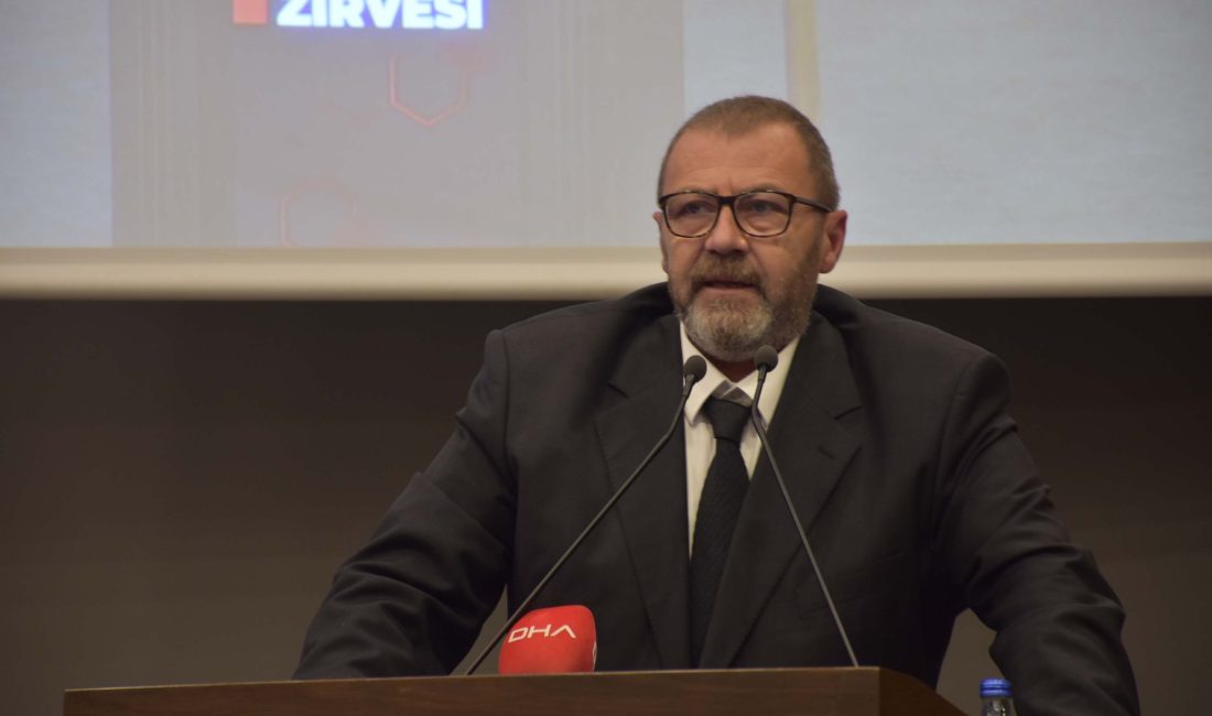 Milliyet Gazetesi tarafından İzmir’de düzenlenen Mesleki Eğitim Zirvesi’nde iş dünyası,
