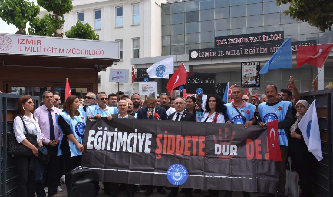 İzmir’de bir araya gelen öğretmenler, İstanbul Eyüpsultan’da özel bir lisede