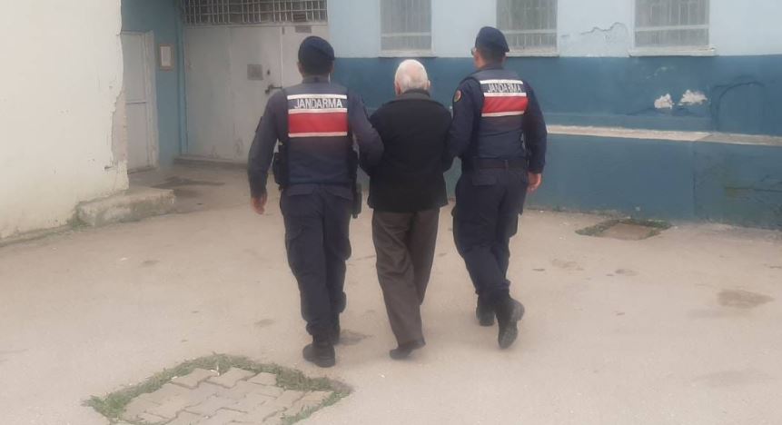 Tosya ilçesinde yapılan operasyonda uyuşturucu imalatı yapılan bir bağ evine