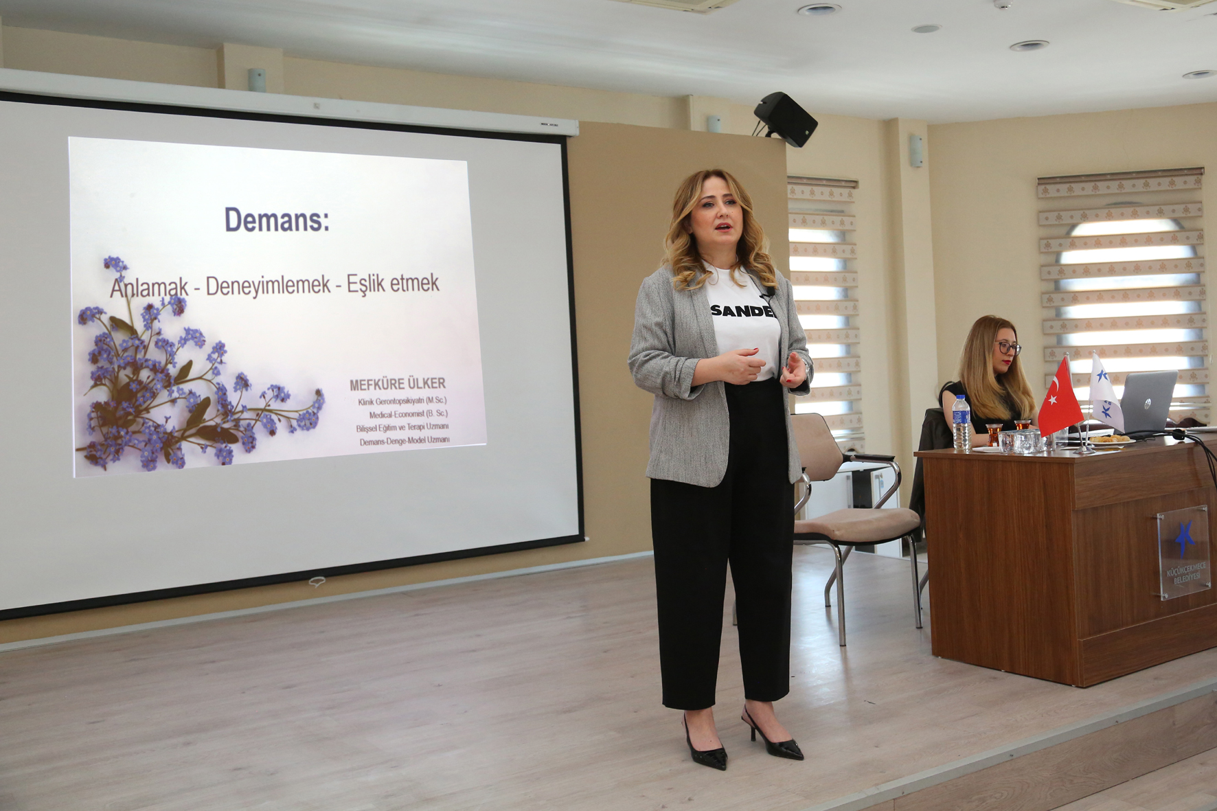 DEMANSA KARŞI FARKINDALIK EĞİTİMİ: HATIRA ALBÜMÜ İLE GEÇMİŞE YOLCULUK 1 kucukcekmecede demans parkuru egitimi yapildi 664ef26cdf3e6