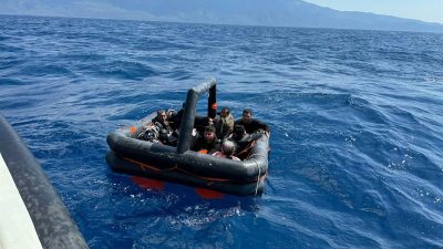Yunan Sahil Güvenliği Tarafından Türk Kara Sularına İtildiler, Sahil Güvenlik Ekipleri Kurtardı
