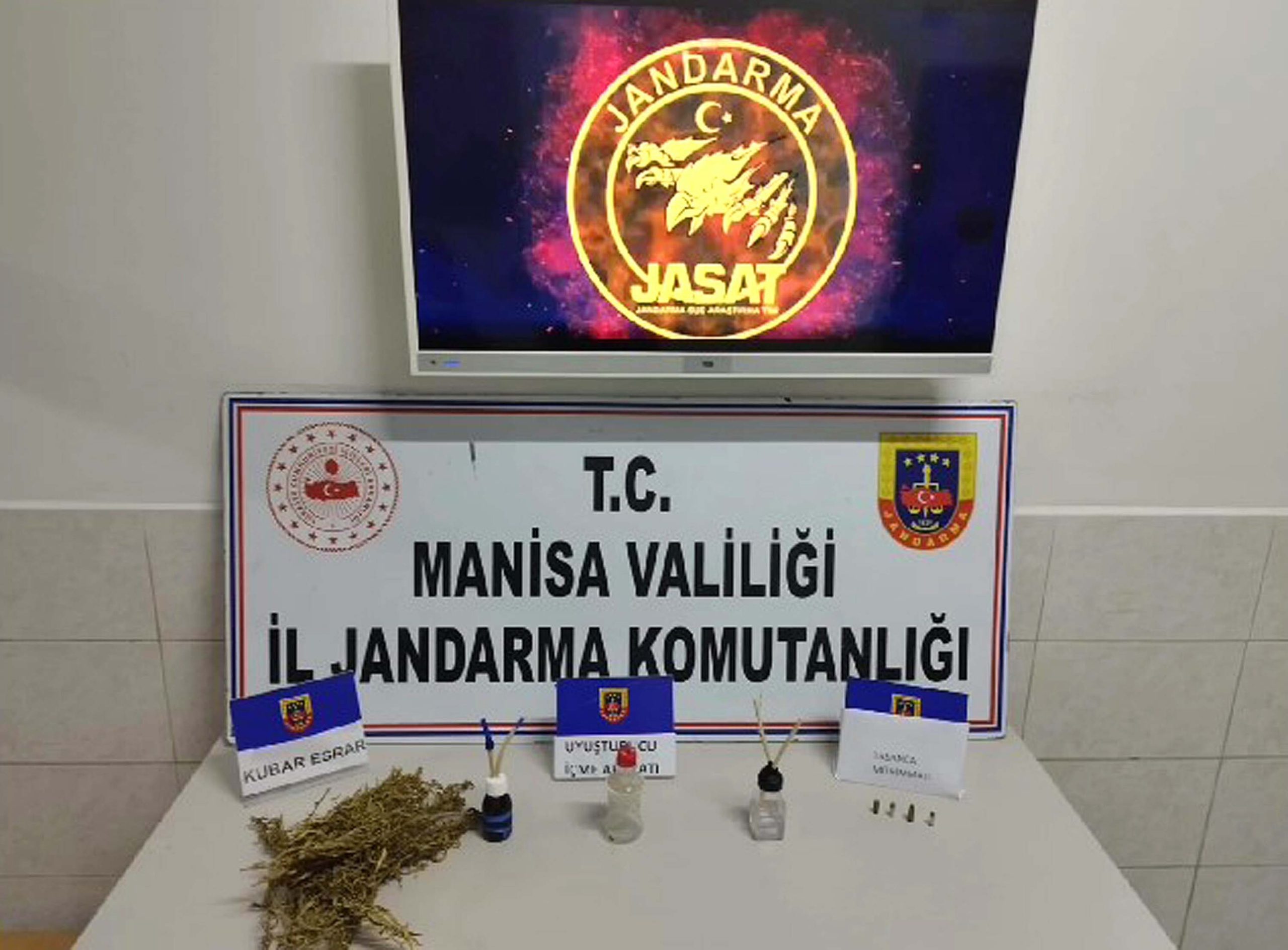 AKHİSAR'DA UYUŞTURUCU OPERASYONUNDA 7 KİŞİ YAKALANDI