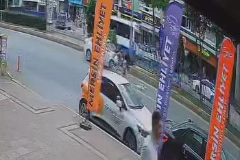 mersinde motosikletin yayaya carptigi kaza kamerada 664e01003710a