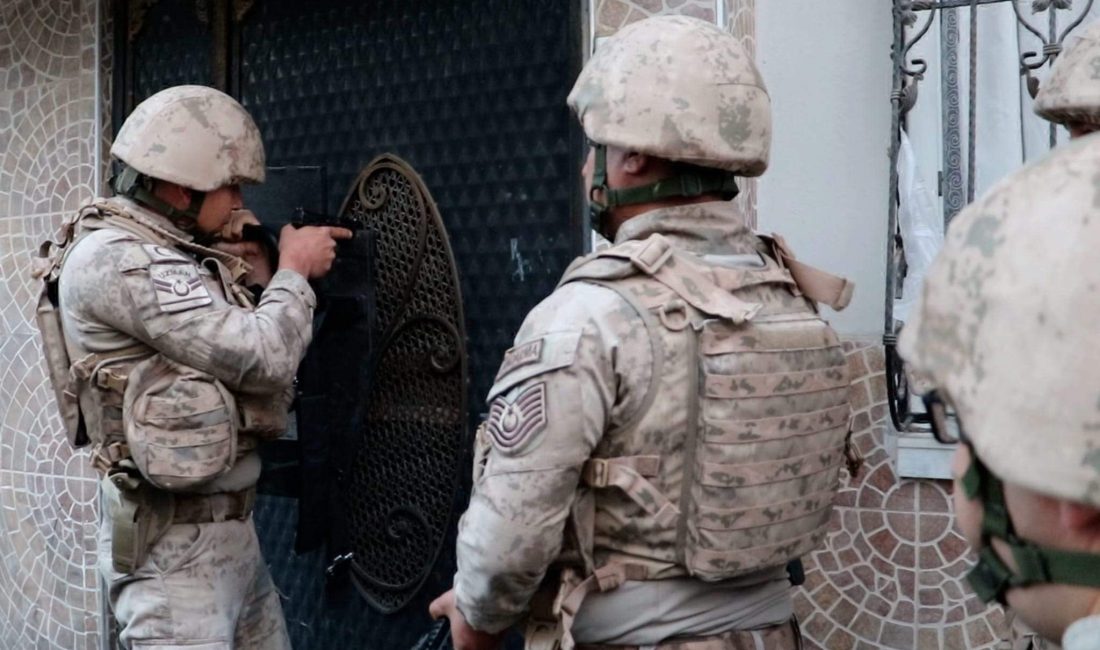 Mersin’de PKK propagandası yaptığı belirlenen 7 şüpheli, İl Jandarma Komutanlığı