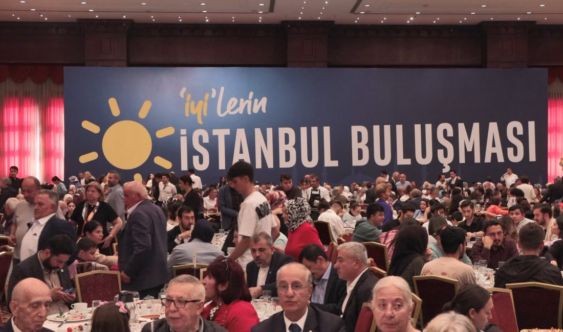 İYİ Parti Genel Başkanı Müsavat Dervişoğlu, Şişli’de düzenlenen kahvaltı programında