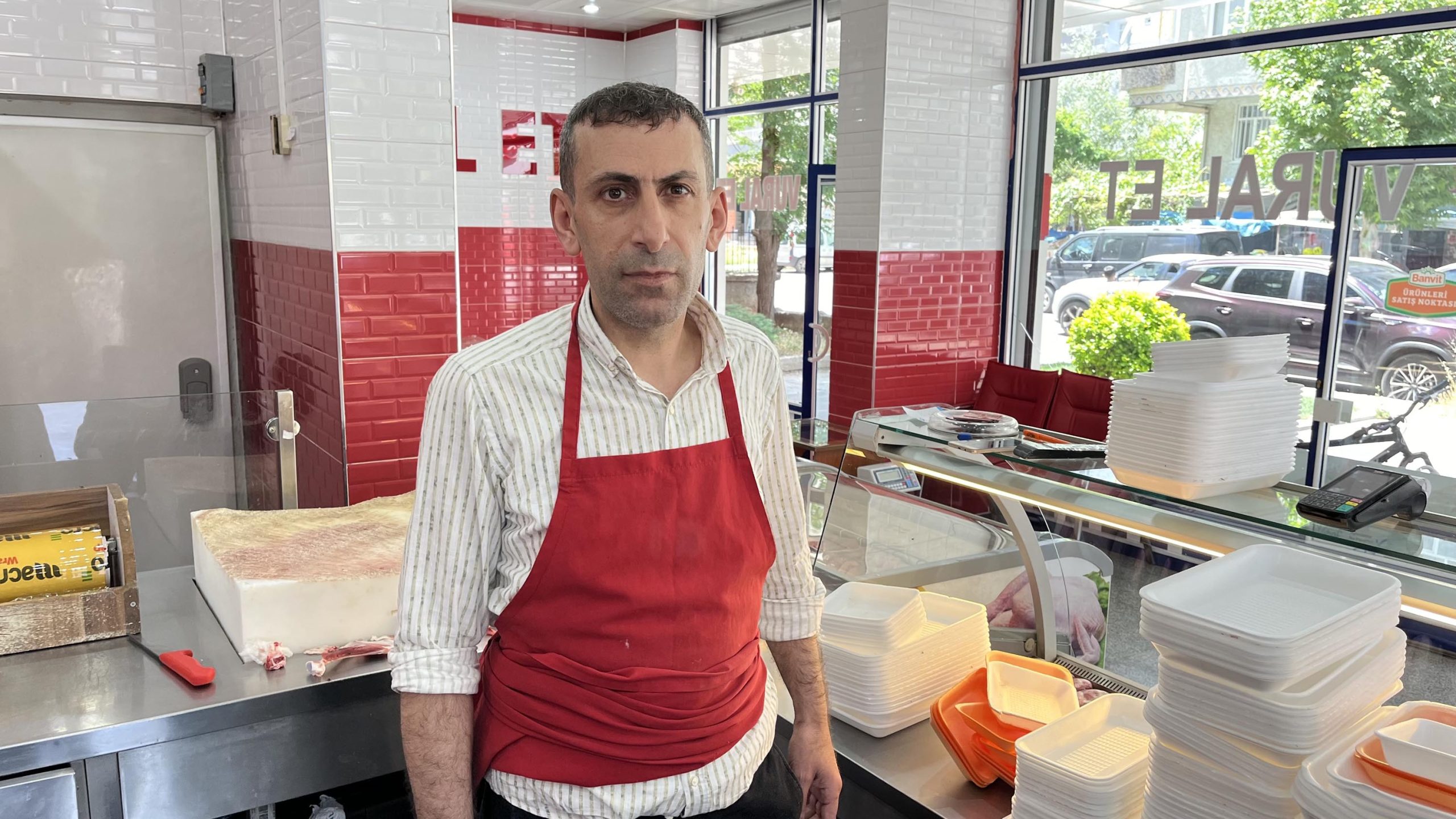 otomobilin kasap dukkanina girdigi kaza kamerada 2 6651c7ce6eee8 scaled