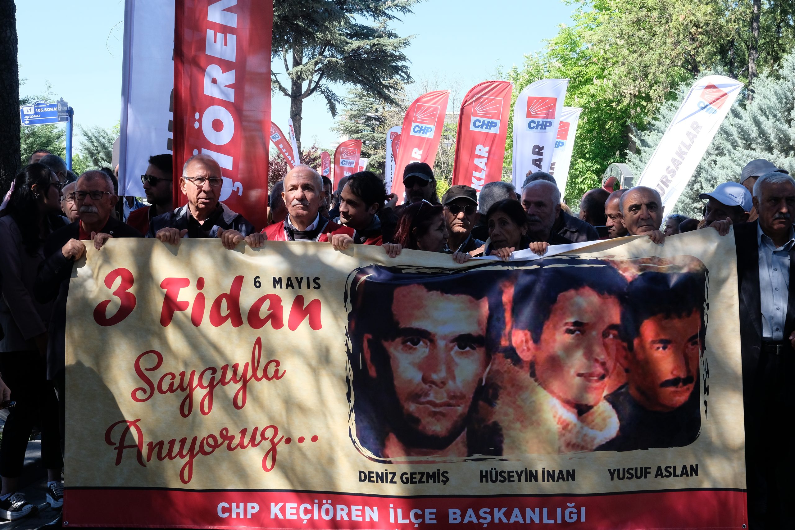 Özgür Özel: "Anayasa'yı Savunduk, Yumuşamadan ve Normalleşmeden Bahsetmeyin"