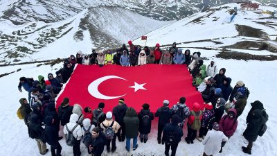 Atatürk Üniversitesi öğrencilerinden 19 Mayıs coşkusu Palandöken’de yaşandı